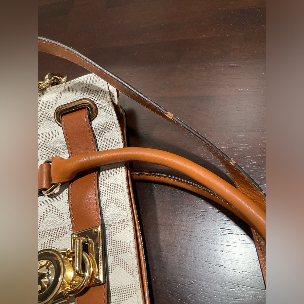 MICHAEL KORS HAMILTON LOGO TOTE WITH SHOULDER STRAP IN VANILLA - Picture 6 of 12